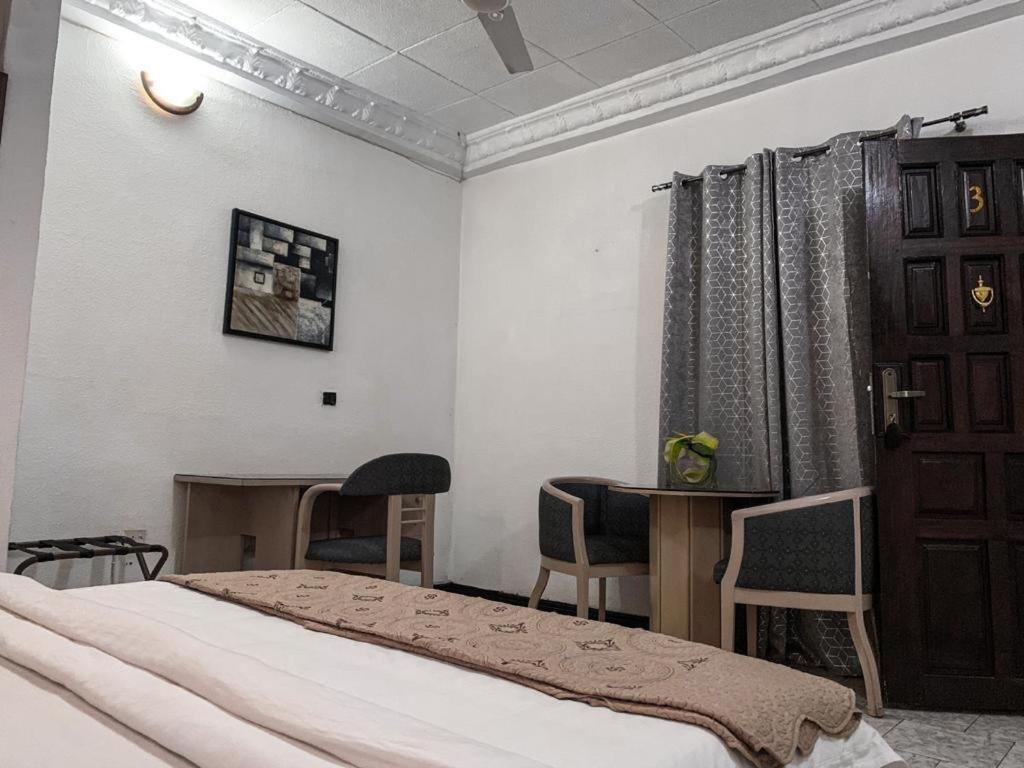 Hill View Hotel West Airport Accra Exteriör bild
