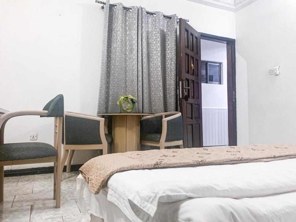 Hill View Hotel West Airport Accra Exteriör bild