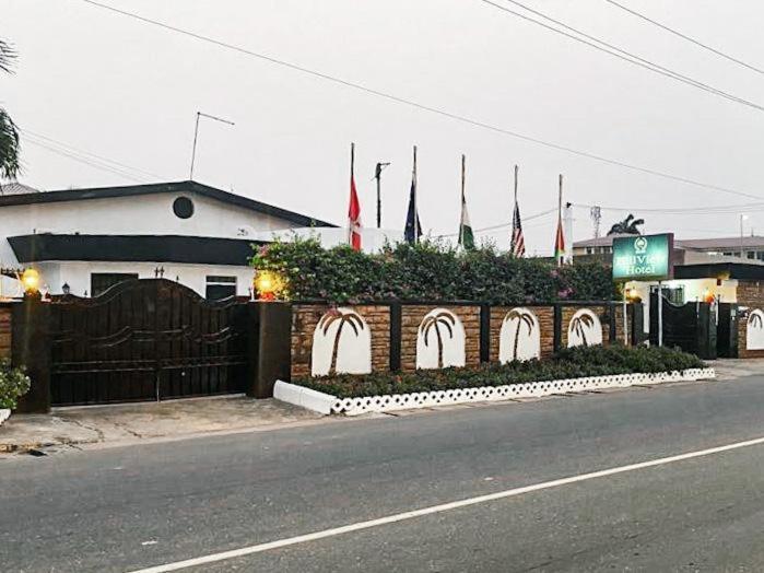 Hill View Hotel West Airport Accra Exteriör bild
