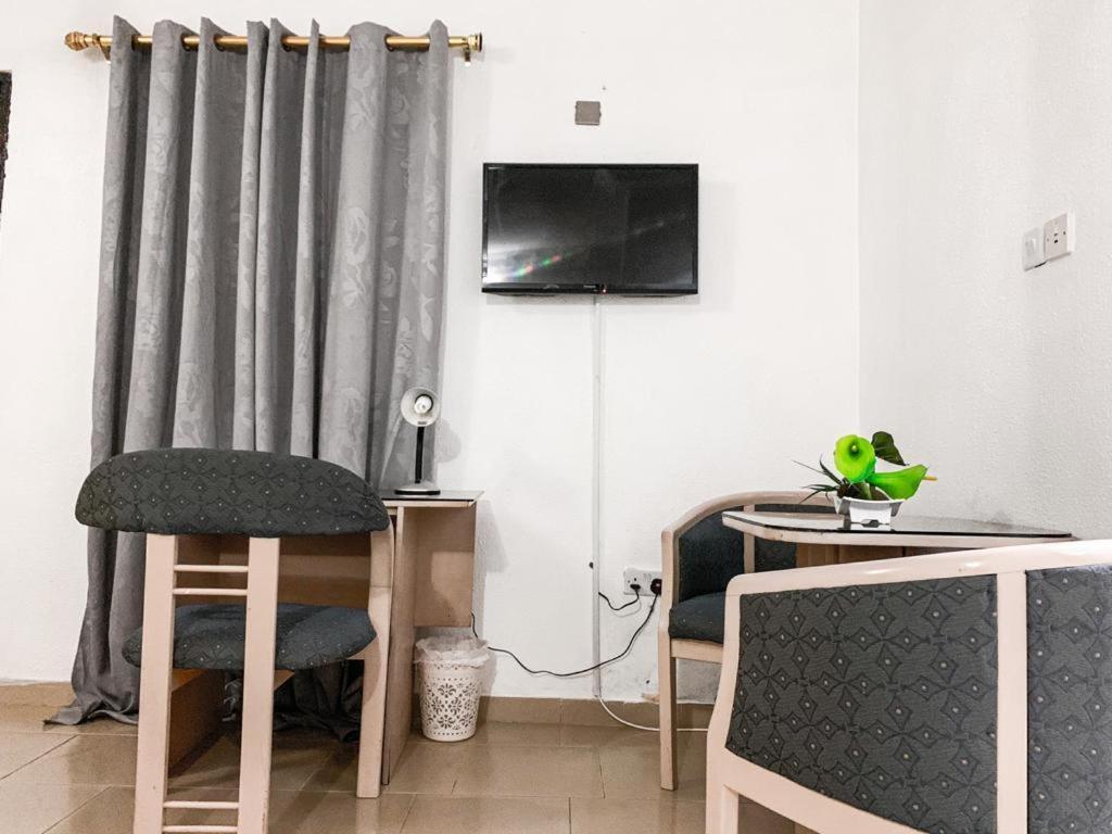 Hill View Hotel West Airport Accra Exteriör bild