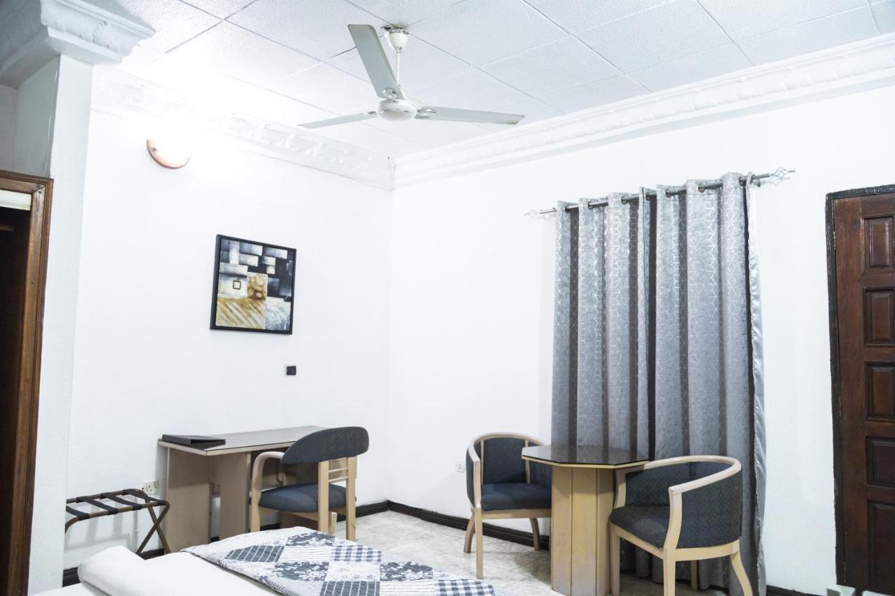 Hill View Hotel West Airport Accra Exteriör bild