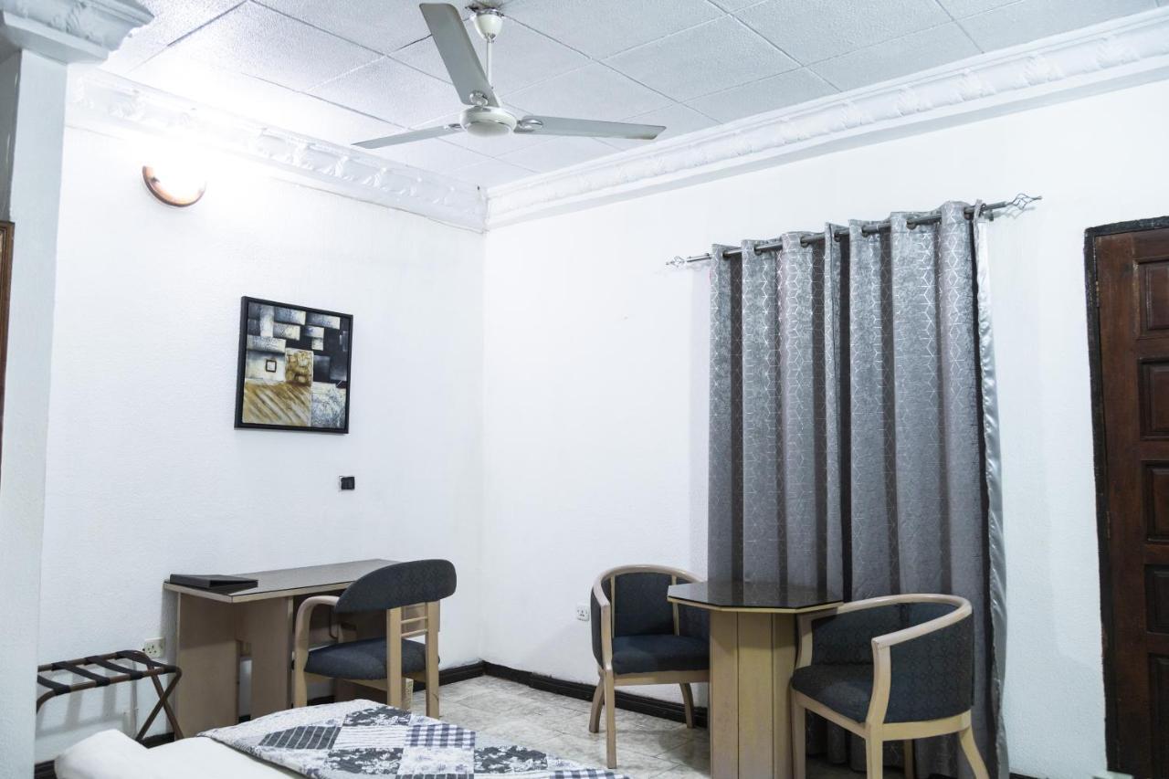 Hill View Hotel West Airport Accra Exteriör bild