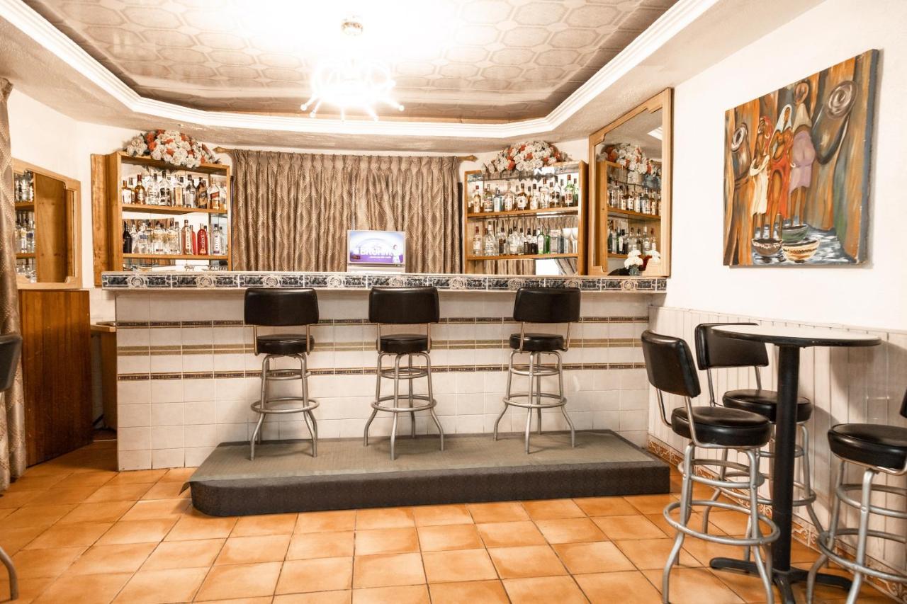 Hill View Hotel West Airport Accra Exteriör bild